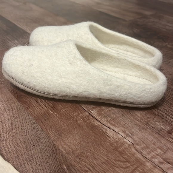 NWOT Women’s Nootkas Slippers • Women’s Sz 39 (8.5/9) - Picture 3 of 6